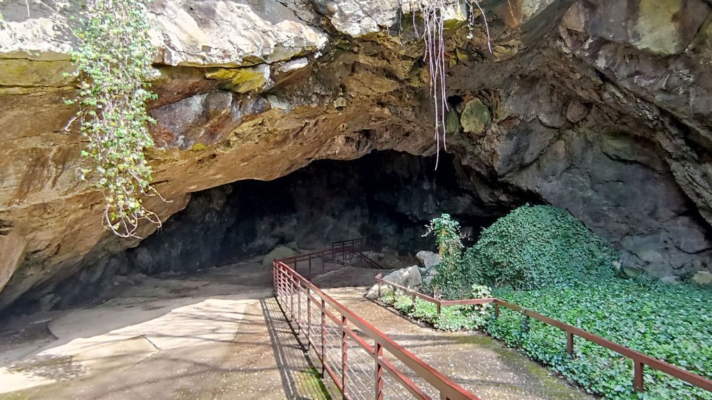 eastern-serbia-tour-resava-cave-01