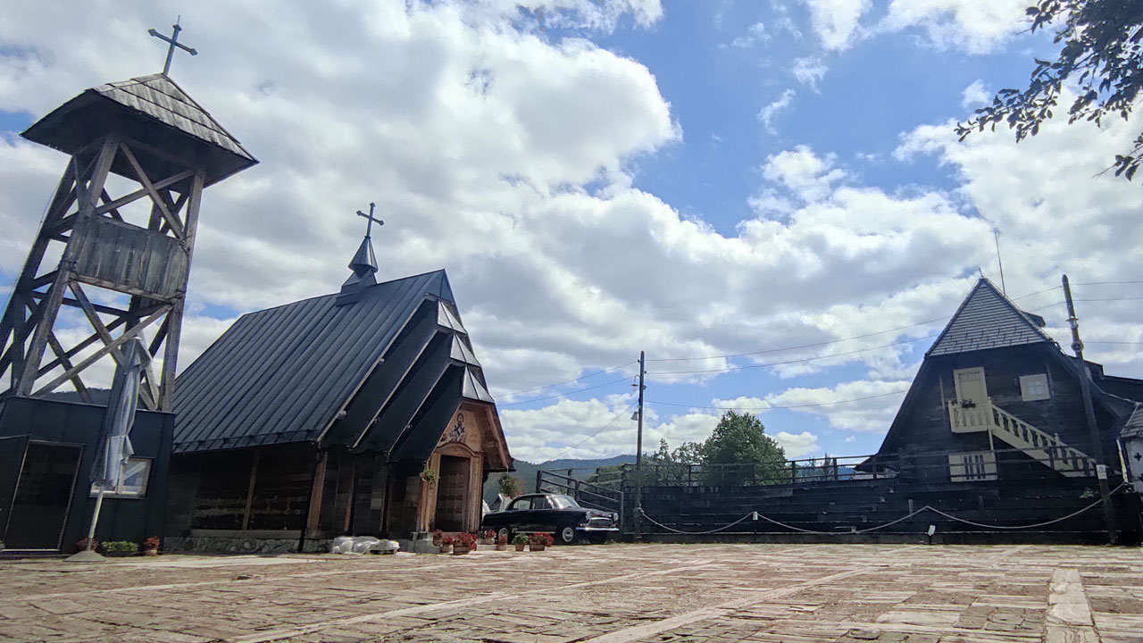 Wooden-Town-Mećavnik-serbia-tour
